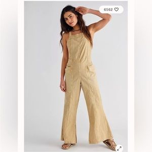 Free People Onsie / Jumpsuit / Overalls. Gorgeous wheat colour Size Medium